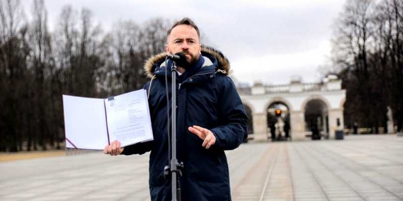 Wiceprezydent Warszawy Michał Olszewski na Placu Piłsudskiego