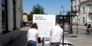 Kordegarda 28 IV 2018 - montaż wystawy plenerowej "Symbole Odrodzonej"