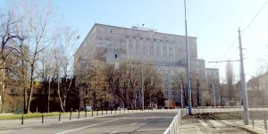 Dom Studencki Politechniki Warszawskiej „Akademik” - centralny budynek najstarszego kompleksu domów studenckich w Polsce, wzniesionego w latach dwudziestych XX w. Usytuowany w Warszawie, przy ul. Akademickiej 5, na południowej pierzei pl. Narutowicza. Początkowo znany jako Dom Techników im. Gabriela Narutowicza. Napis ten widnieje jeszcze na budynku od strony ul. Mochnackiego. Od jego nazwy powszechnie stosuje się nazwę akademik, określającą miejsce zbiorowego zamieszkania studentów.