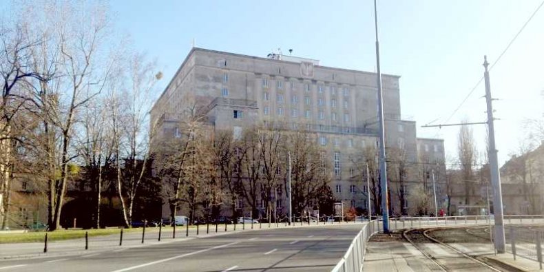 Dom Studencki Politechniki Warszawskiej „Akademik” - centralny budynek najstarszego kompleksu domów studenckich w Polsce, wzniesionego w latach dwudziestych XX w. Usytuowany w Warszawie, przy ul. Akademickiej 5, na południowej pierzei pl. Narutowicza. Początkowo znany jako Dom Techników im. Gabriela Narutowicza. Napis ten widnieje jeszcze na budynku od strony ul. Mochnackiego. Od jego nazwy powszechnie stosuje się nazwę akademik, określającą miejsce zbiorowego zamieszkania studentów.