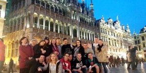 Wizyta w Brukseli młodzieży z 7-6 HP i MOS nr 6 - Uczestnicy podczas zwiedzania zabytkowego centrum stolicy Belgii.