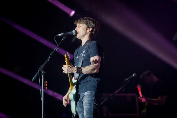 James Blunt z kolejną gitarą