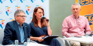 Lato w mieście konferencja urzędu miasta - od lewej: Włodzimierz Paszyński, Renata Kaznowska (zastępcy Prezydent Warszawy) i Paweł Lech, radny Warszawy i Przewodniczący Komisji Sportu Rady Warszawy