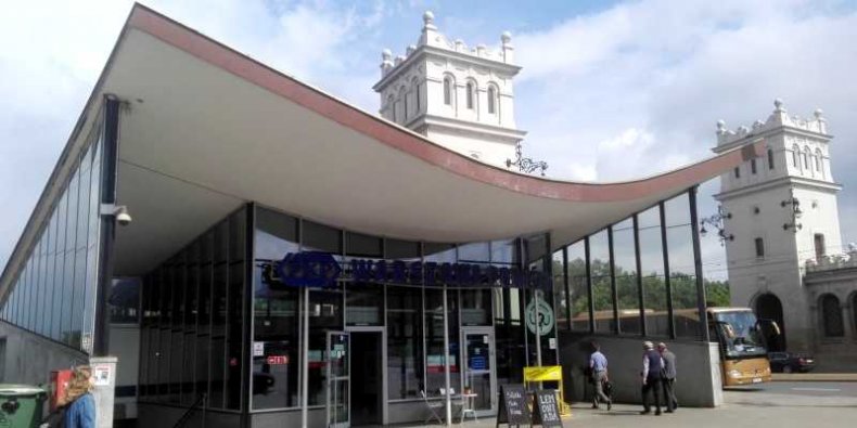 Warszawa Powiśle - dworzec kolejowy na wylocie tunelu średnicowego.