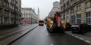 Pokaz zderzenia autobusu MZA z samochodem osobowym