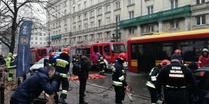 Pokaz zderzenia autobusu MZA z samochodem osobowym