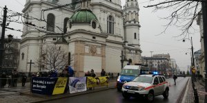 Pokaz zderzenia autobusu MZA z samochodem osobowym