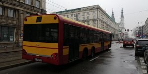 Pokaz zderzenia autobusu MZA z samochodem osobowym