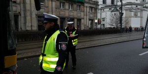 Pokaz zderzenia autobusu MZA z samochodem osobowym