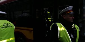 Pokaz zderzenia autobusu MZA z samochodem osobowym