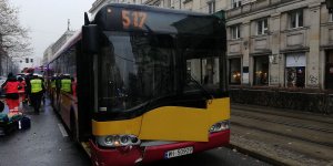 Pokaz zderzenia autobusu MZA z samochodem osobowym