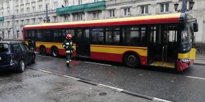 Pokaz zderzenia autobusu MZA z samochodem osobowym