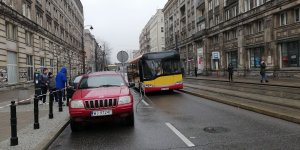 Pokaz zderzenia autobusu MZA z samochodem osobowym