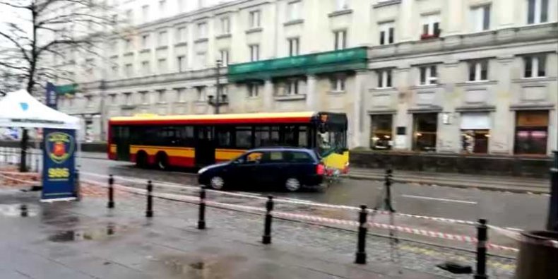 Pokaz zderzenia autobusu MZA z samochodem osobowym