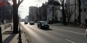 Antyaborcyjnya ciężarówka w Alei Szucha przed Trybunałem Konstytucyjnym