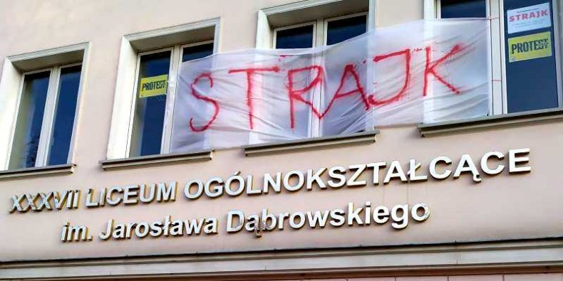 Strajk w 37 LO im. Jarosława Dąbrowskiego - zdjęcie z FB "Pokój Nauczycielski"