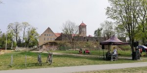 Szczytno - ruiny zamku i budynki siedziby urzędów