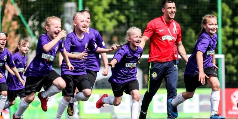 Uczestniczki finałów - Turnieju "Z podwórka na Stadion od Puchar Tymbarku"