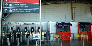 Lotnisko w Modlinie - bramki biometryczne