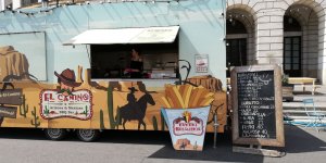 Plac Bankowy - żarciowozy czyli Food Trucki