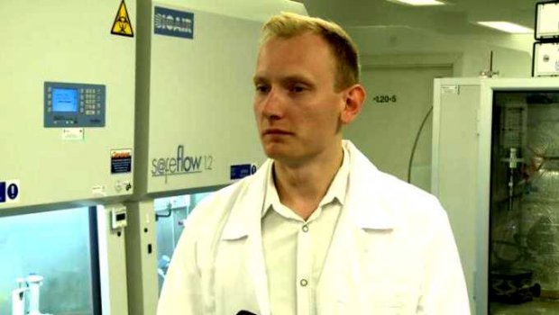 Mgr. inż Bartosz Woźniak z Laboratorium Nanostruktur Instytutu Wysokich Ciśnień w Warszawie