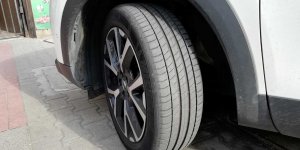 Citroen C5 Aircross z bajeranckimi felgami i oponami 205/55/R19 przód