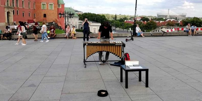 Cymbalista na Placu Zamkowym