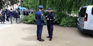Piknik Komendy Stołecznej Policji w 100. rocznicę utworzenia Policji Państwowej - policjanci w mundurach galowym i polowym