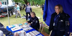 Piknik Komendy Stołecznej Policji w 100. rocznicę utworzenia Policji Państwowej - Stanowisko Wydziału Komunikacji Społecznej i Komisariatu Rzecznego.