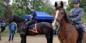 Piknik Komendy Stołecznej Policji w 100. rocznicę utworzenia Policji Państwowej - patrol warszawskiej policji konnej