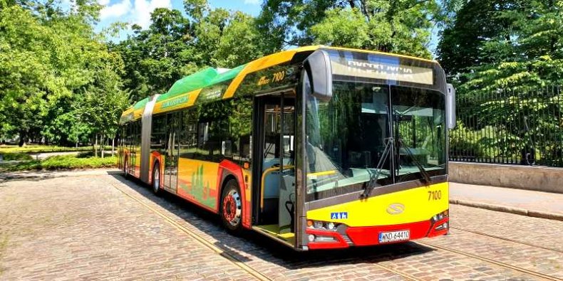 Przegubowy autobus elektryczny z fabryki Solaris