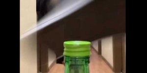 Bottle Cup Challenge w komendzie Stołecznej Policji