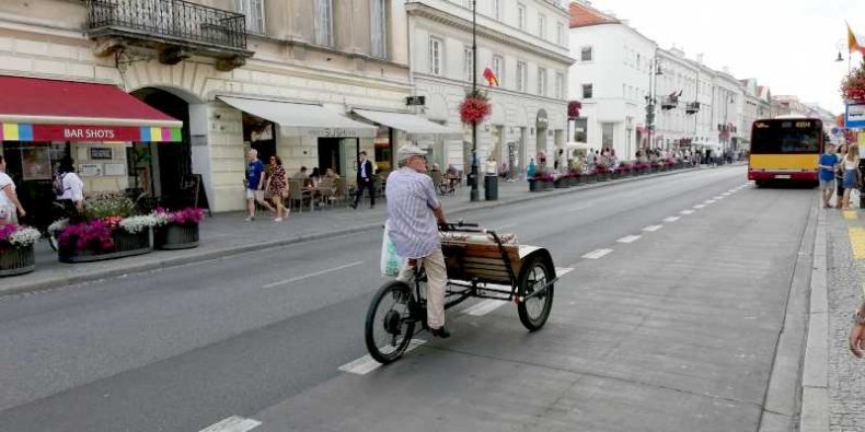 Warszawa z akcentem historycznym - riksza na Nowym Świecie w 2019 roku