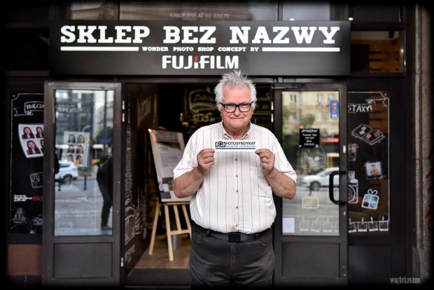 Zbigniew Furman - przed Sklepem bez nazwy