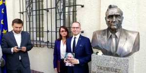 Warszawiacy - od prawej: poseł Michał Szczerba , wiceprezydent Warszawy Renata Kaznowska, radny Warszawy Mariusz Budziszewski.