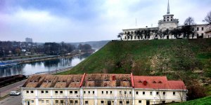 Grodno - widok na Niemen i nowy zamek na skarpie zbudowany za Augusta III Sasa