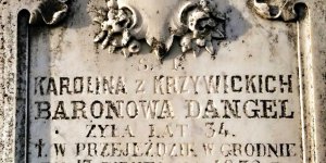 Grodno - nagrobek Karoliny z Krzywickich baronowej Dangel na cmentarzu farnym założonym w 1792 roku.