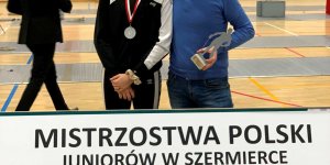 Karolina Szymanowska - Drużynowa Vice Mistrzyni Polski Juniorów - pierwsza medalistka Mistrzostw Polski jako uczennica CLXIV Liceum Ogólnokształcącego Mistrzostwa Sportowego w Warszawie - powstałego we wrześniu 2019 r. na ul.Chełmskiej 23 w Warszawie, wraz z trenerem Piotrem Sadowym.