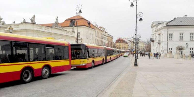 Zlot autobusów miejskich na ul. Krakowskie Przedmieście