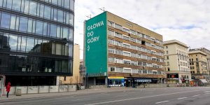 Warszawskie murale z przekazem - Głowa do góry