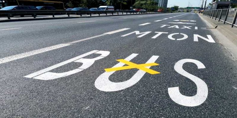 Buspas - oznakowanie na ulicy Puławskiej przy ulicy Wałbrzyskiej