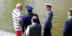 Pierwszy z lewej Tomasz Wencel były komendant Komisariatu Policji Rzecznej KSP