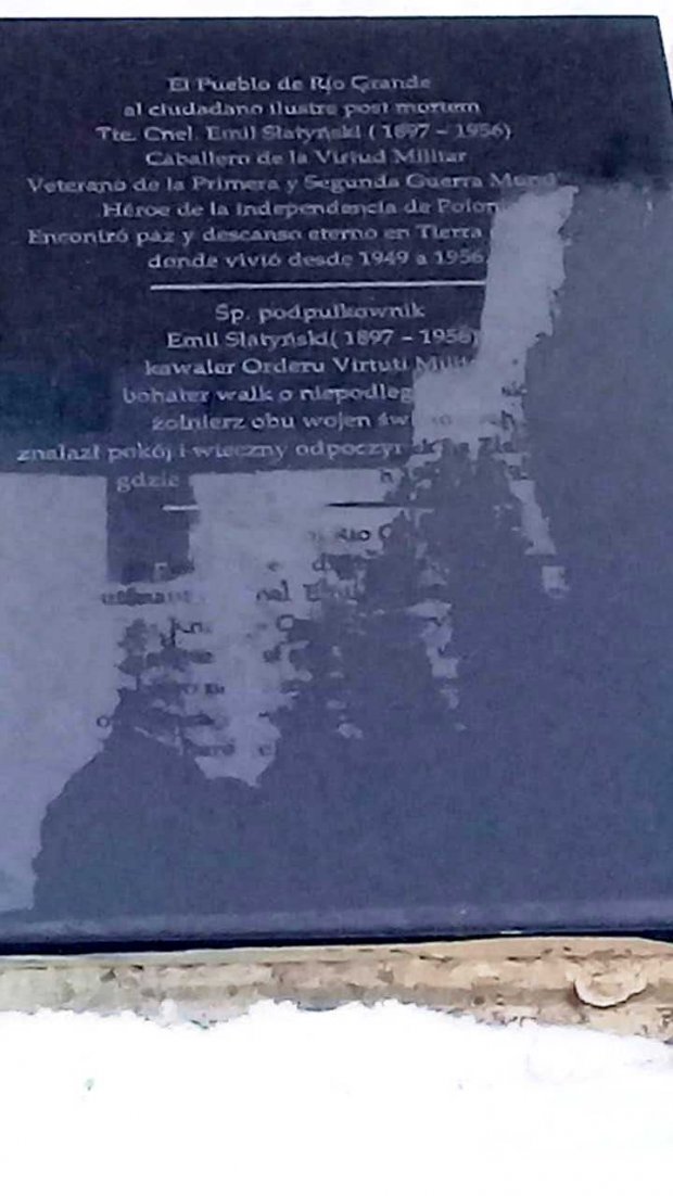 Grób Emila Słatyńskiego w mieście Rio Grande w Ziemi Ognistej w Argentynie napis na nagrobku