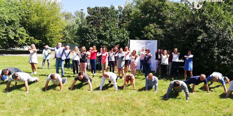 Przed startem do ćwiczeń - Pracownicy Wojewódzkiego Urzędu Pracy w Warszawie