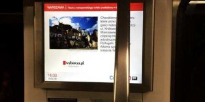 Informacja o instalacji na wyświetlaczy w Metrze Warszawskim