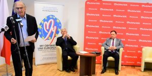 Spotkanie Rady ds. UE - od lewej: Olgierd Łukaszewicz, założyciel Fundacji My Obywatele UE; amb. Jan Truszczyński, przedstawiciel Konferencji Ambasadorów RP; marszałek Adam Struzik