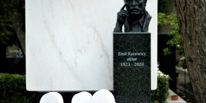 Nagrobek Emila Karewicza - w Alei Zasłużonych na Warszawskich Powązkach Wojskowych fot. Henryk Górski