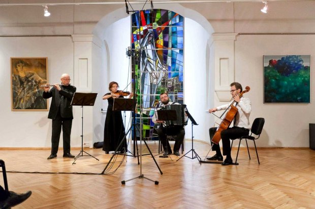 Zespół "Cup of time" - od lewej: Ryszard Borowski (flet), Agnieszka Cypryk (skrzypce), Rafał Grząka (akordeon, bandeon), Krzysztof Lenczowski (wiolonczela).