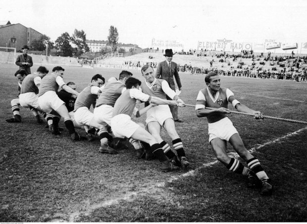 Drużyna Warszawianki - podczas wielkiej rewii asów sportu na rzecz Funduszu Obrony Narodowej (1939 r.)