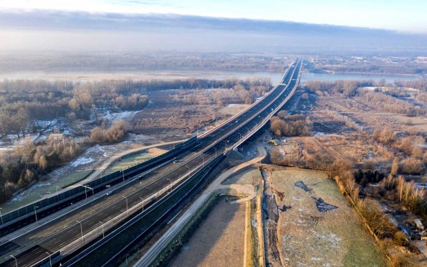 Estakada dojazdowa do Mostu Południowego - nad terenami zalewowymi. Widok od strony Wawra. Fot. Marcin Banaszkiewicz